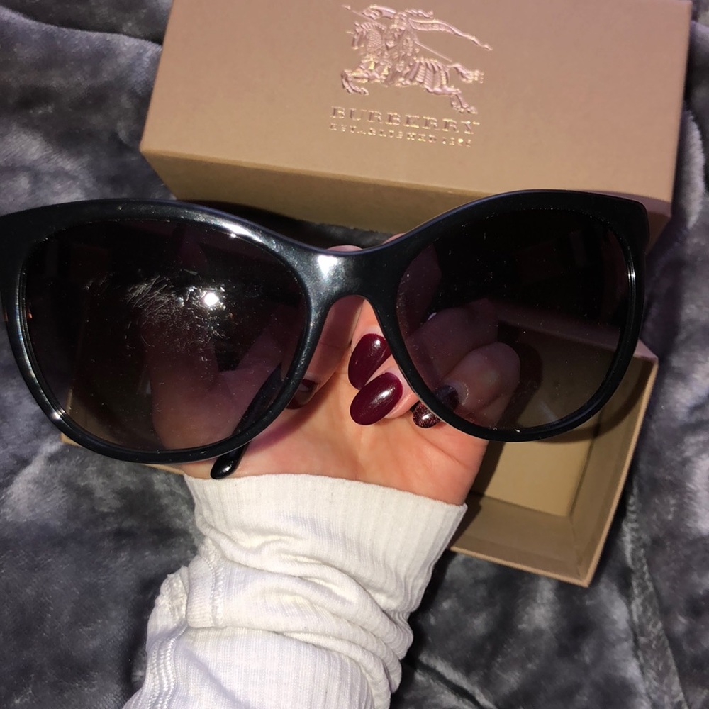 100% Authentic Burberry Sunglasses - Picture 3 of 8